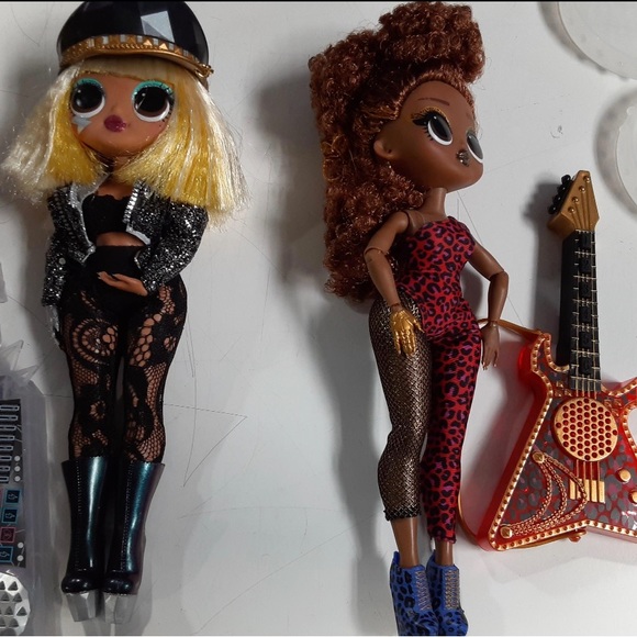 LOL Surprise OMG Remix Super Surprise with 70+ Surprises 4 Dolls - Picture 3 of 5